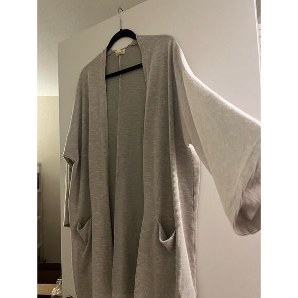 Anthropologie Donni Grey White Long Sleeve Kimono Sz OSFM - Picture 3 of 6